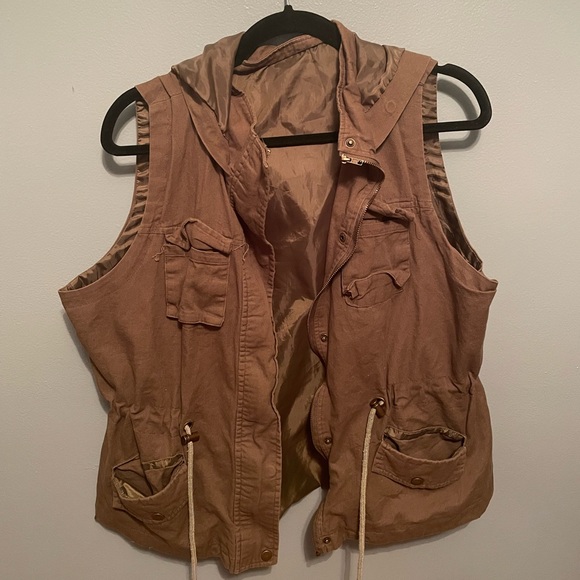Utility vest - Picture 1 of 2
